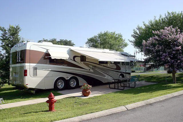 Greentree Village Mobile Home & RV Community Picture 5