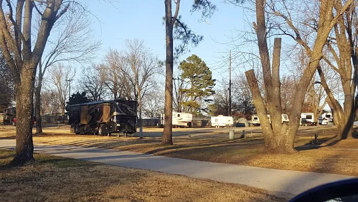 Country Hollow RV Park & Campground Picture 4