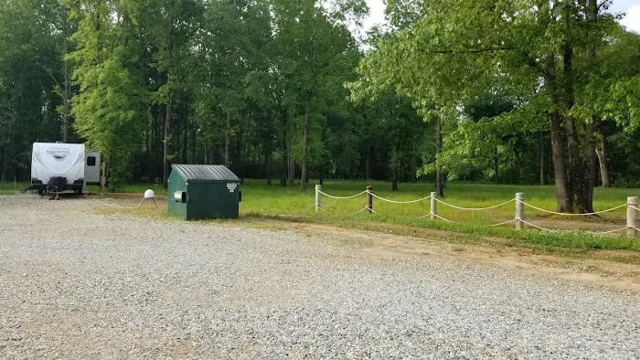 Golden's Riverside RV Park Picture 2