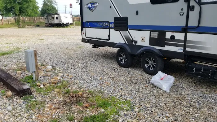 Golden's Riverside RV Park Picture 6