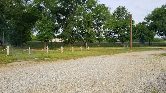 Golden's Riverside RV Park Picture 5