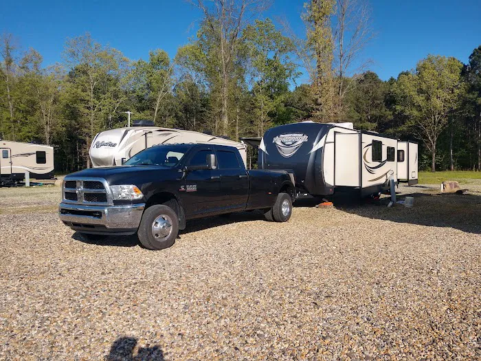 Golden's Riverside RV Park Picture 1