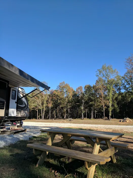 Golden's Riverside RV Park Picture 3