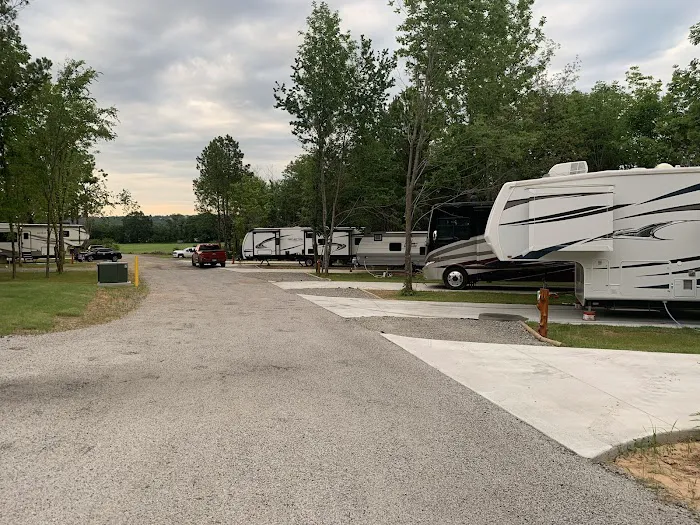 Big Pines RV Escape - Cabins & RV Picture 4