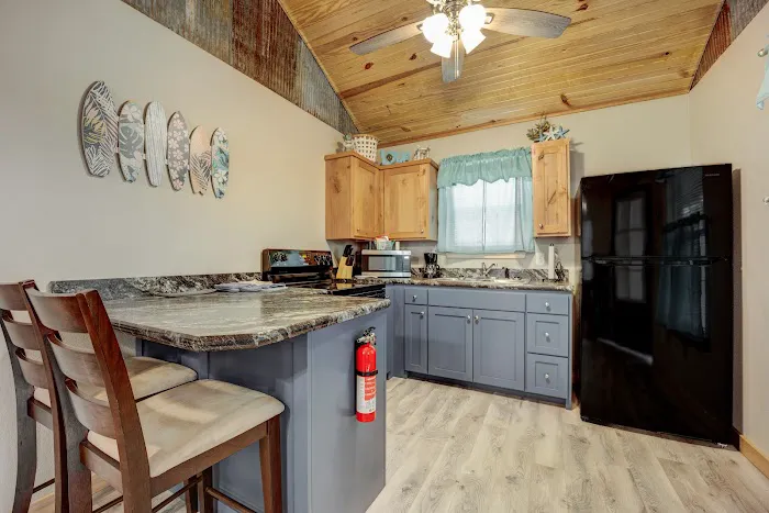Big Pines RV Escape - Cabins & RV Picture 7