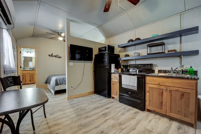 Big Pines RV Escape - Cabins & RV Picture 5