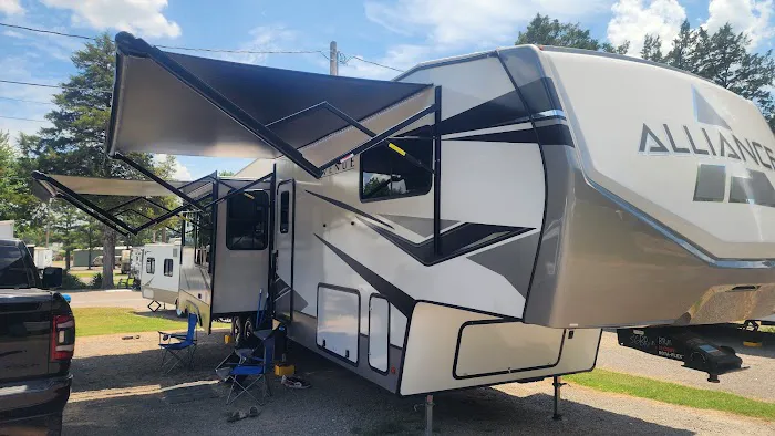 William O. Darby RV Park & Covered RV Storage Picture 1