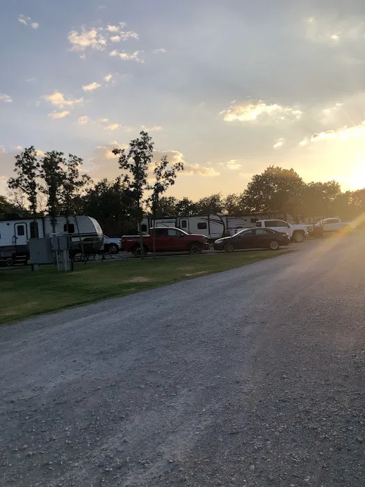 Classy Hitches RV Park Picture 3