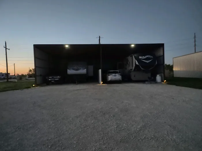 Elmdale Covered RV Park Picture 9