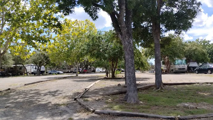 Shady Oaks RV Resort Picture 6