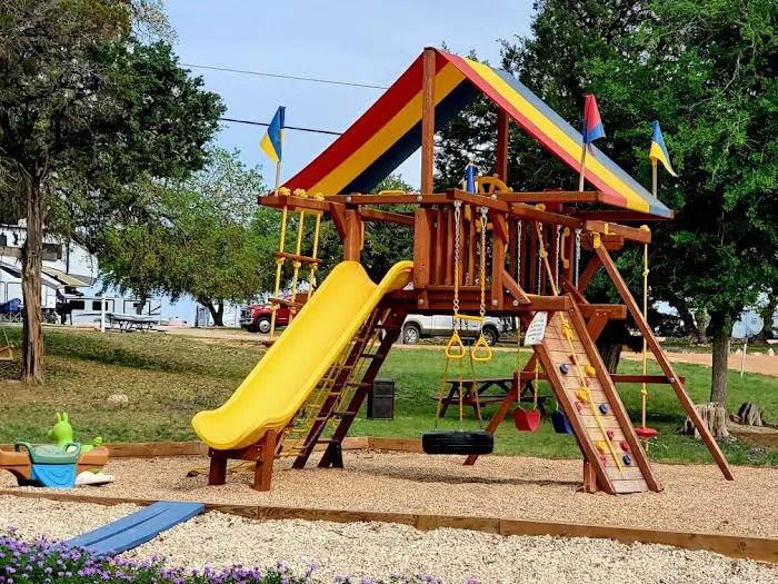 Lake Pointe RV & Condo Resort Picture 4