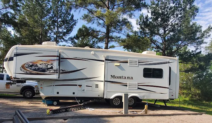 Dan's Riverview RV Park Picture 4