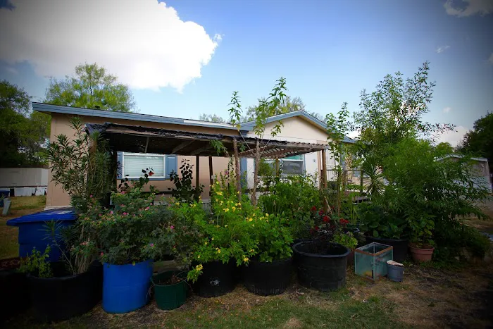 Lakeside Village MHC Picture 6