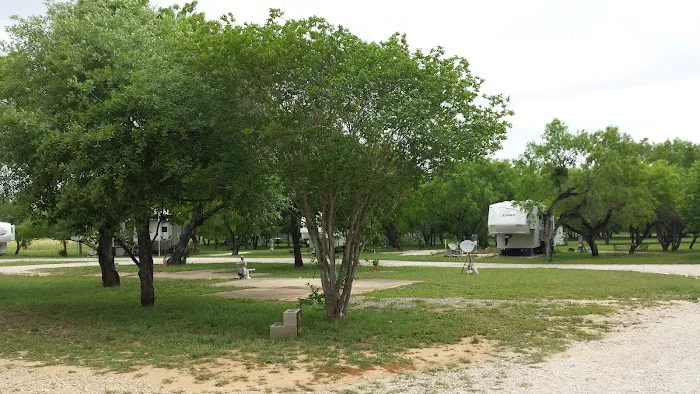 A Country Breeze RV Park Picture 9