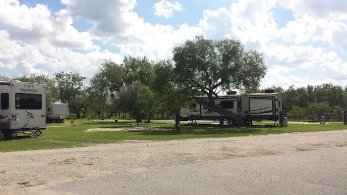 A Country Breeze RV Park Picture 8