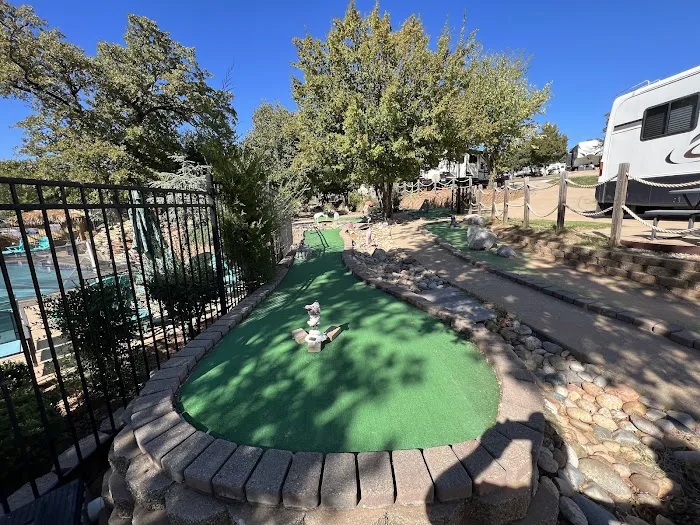 Twin Fountains RV Park Picture 5