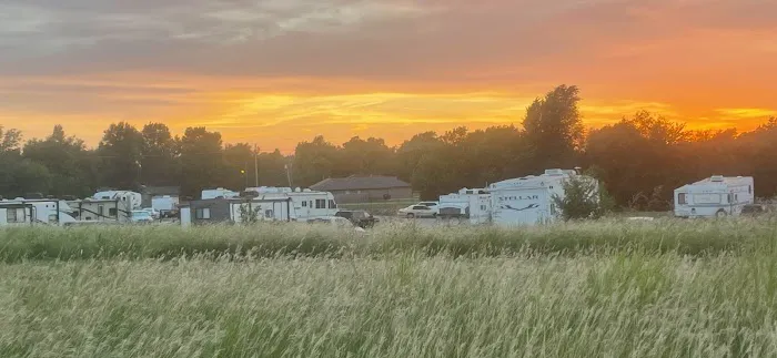 Big Red's RV Park Picture 4