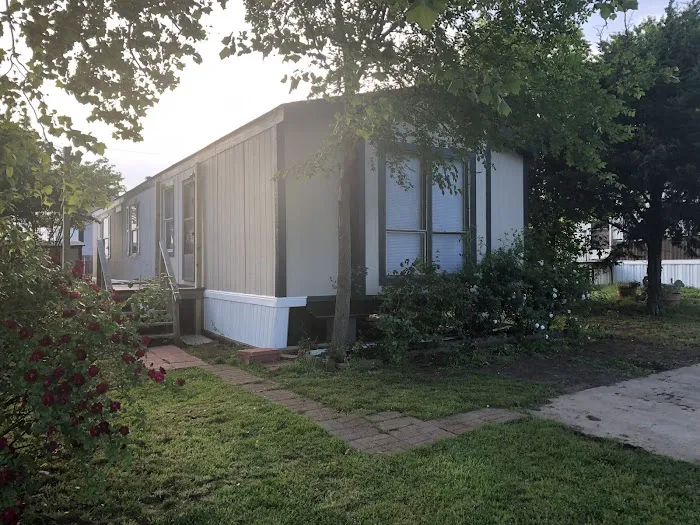 Anchor Inn Mobile Home Park Picture 2