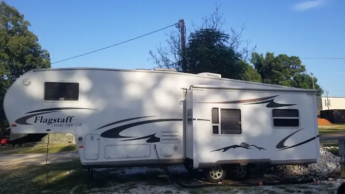 Pinewood Properties & Rv Park Picture 3