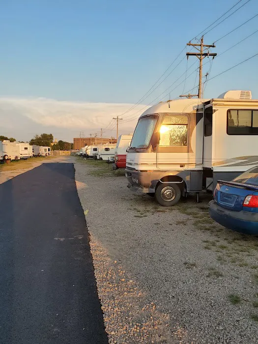 Overland RV Park Picture 7