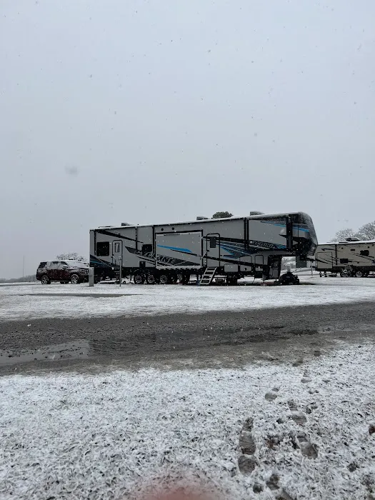 Eagle Crest RV Park Picture 6