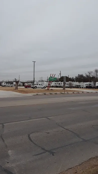 Lake Breeze Trailer Park Picture 4