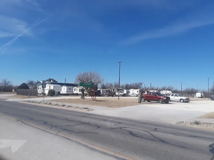 Lake Breeze Trailer Park Picture 6