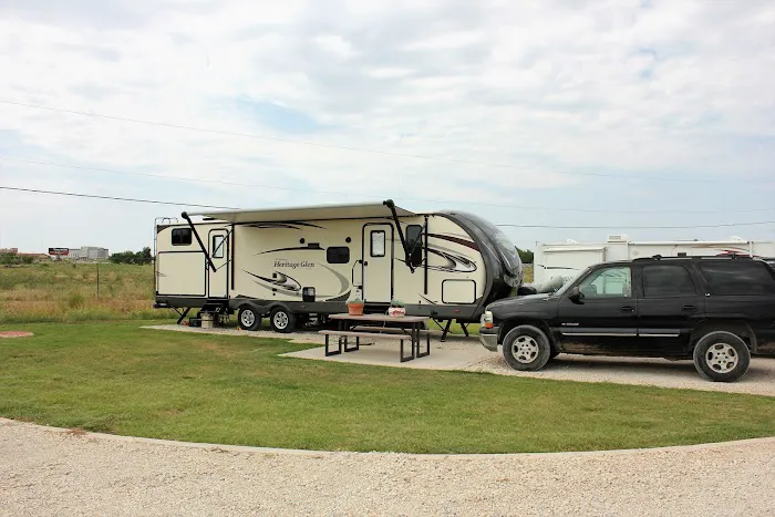 Whistle Stop RV Resort Picture 2