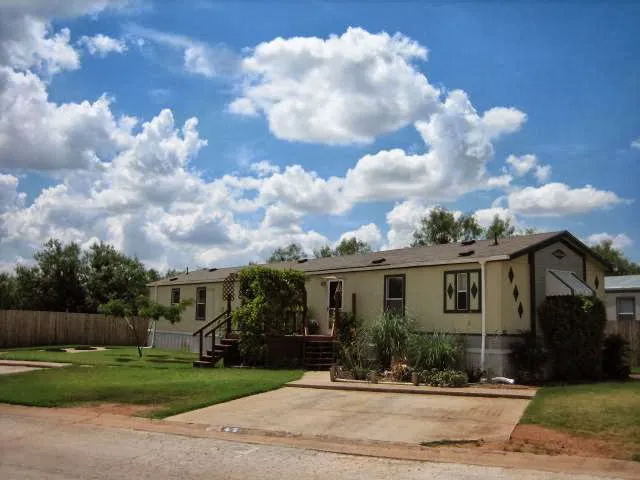 Coachlight Manufactured Home Community Picture 2