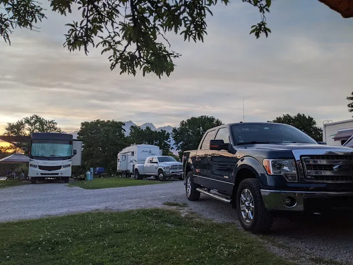 Denton Ferry RV Park & Cabin Rental Picture 7