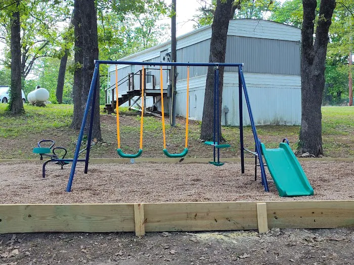 Cedar Hills Mobile Home Park Picture 2