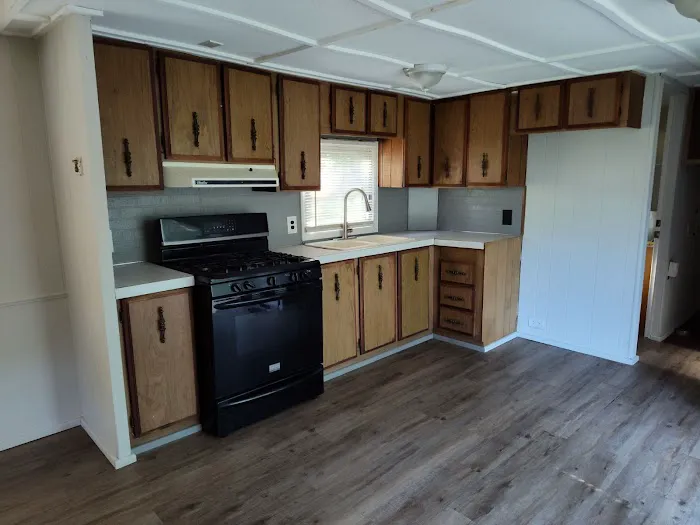 Cedar Hills Mobile Home Park Picture 8