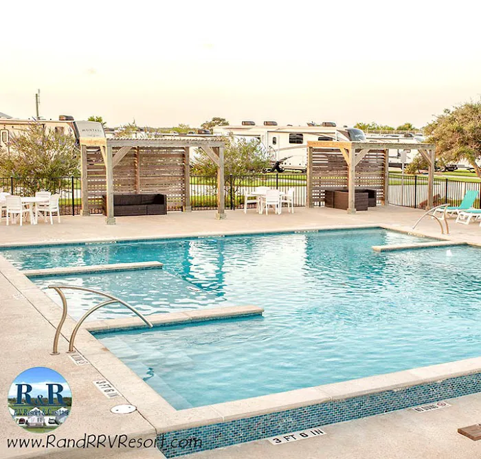 R & R RV Resort & Casitas Picture 2