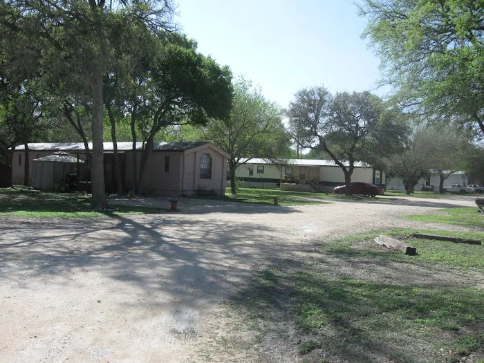 Majestic Oaks Manor RV Park and Mobile Home Park Picture 2