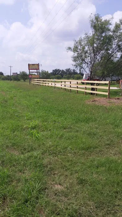 Devine RV Park Picture 3