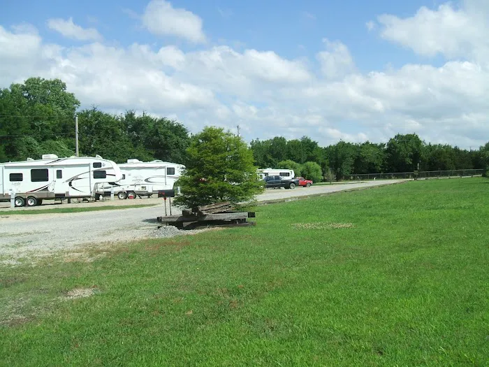 Ozark Trail RV Park Picture 7