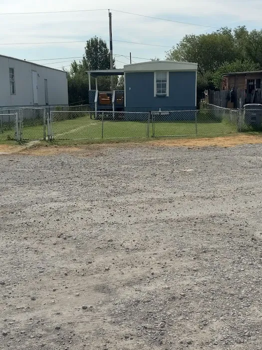 Oak Tree Mobile Home Park Picture 9