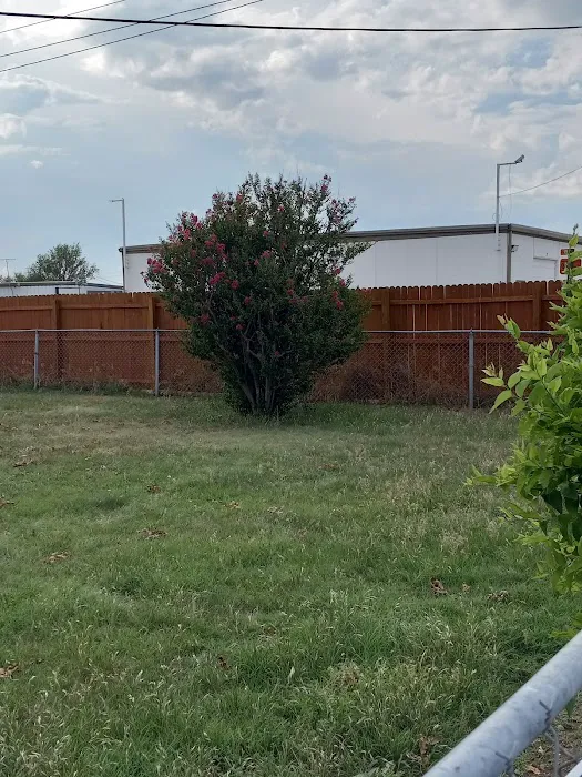 Oak Tree Mobile Home Park Picture 10