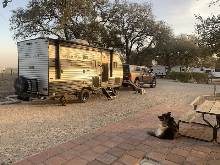 Bending Oaks Ranch RV Resort Picture 1