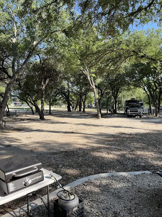 Bending Oaks Ranch RV Resort Picture 2