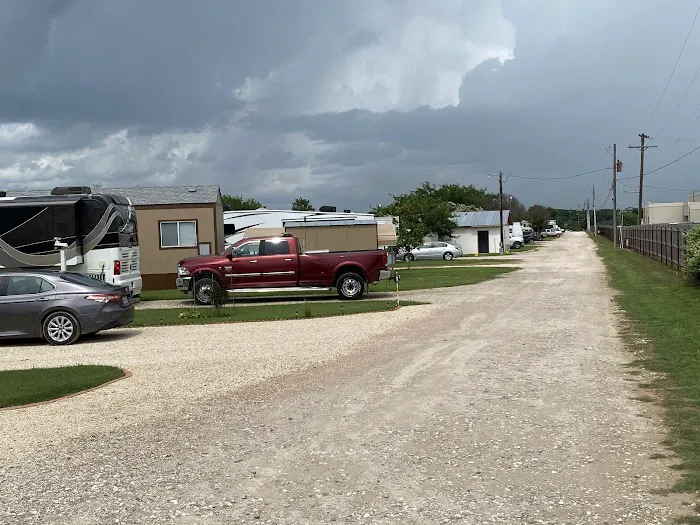 Hill Country RV Park Picture 4