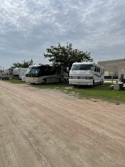 Hill Country RV Park Picture 9