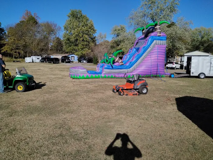 Oak Tree Mobile Home Park Picture 1