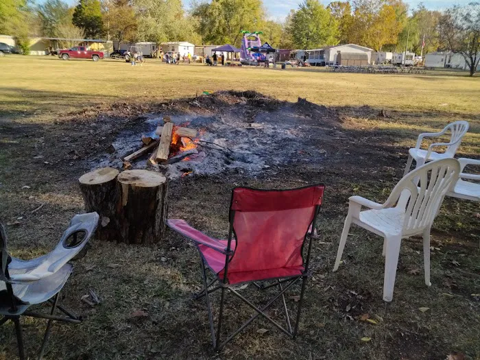 Oak Tree Mobile Home Park Picture 4