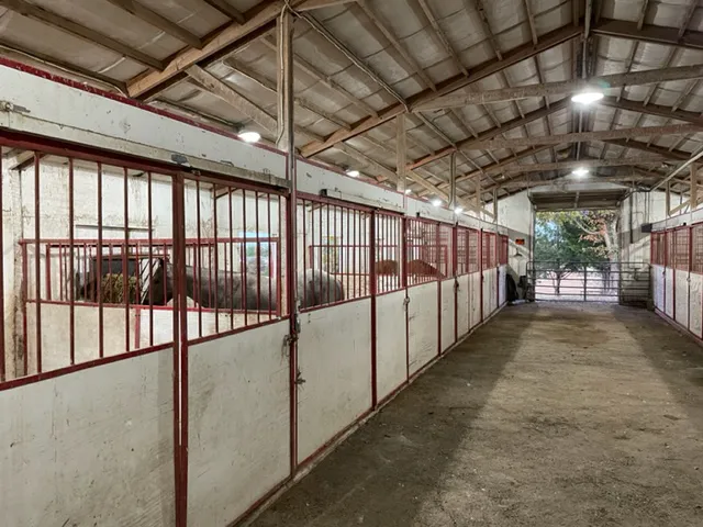 Gaither Horse Motel Picture 1