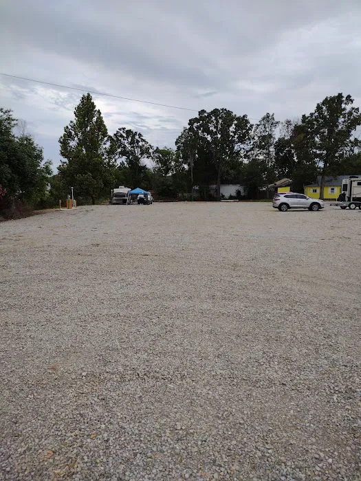 Campmart RV Park Picture 2