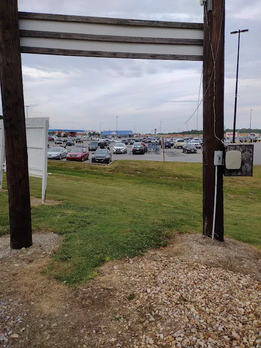 Campmart RV Park Picture 10