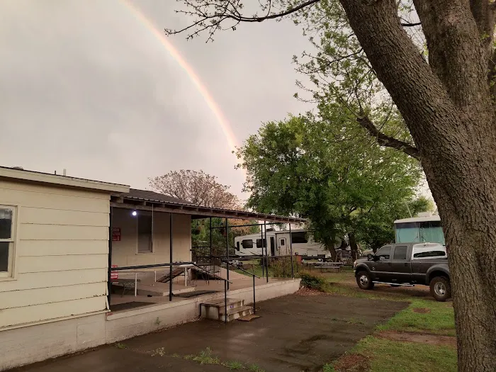 Sleepee Hollo RV Park - Kingfisher’s Premium RV Park Picture 8