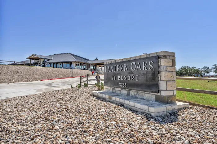 Lantern Oaks RV Resort Picture 4