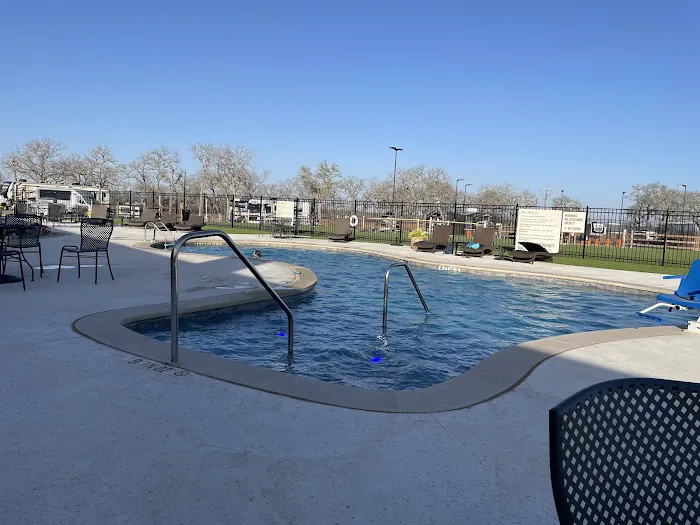 Lantern Oaks RV Resort Picture 2